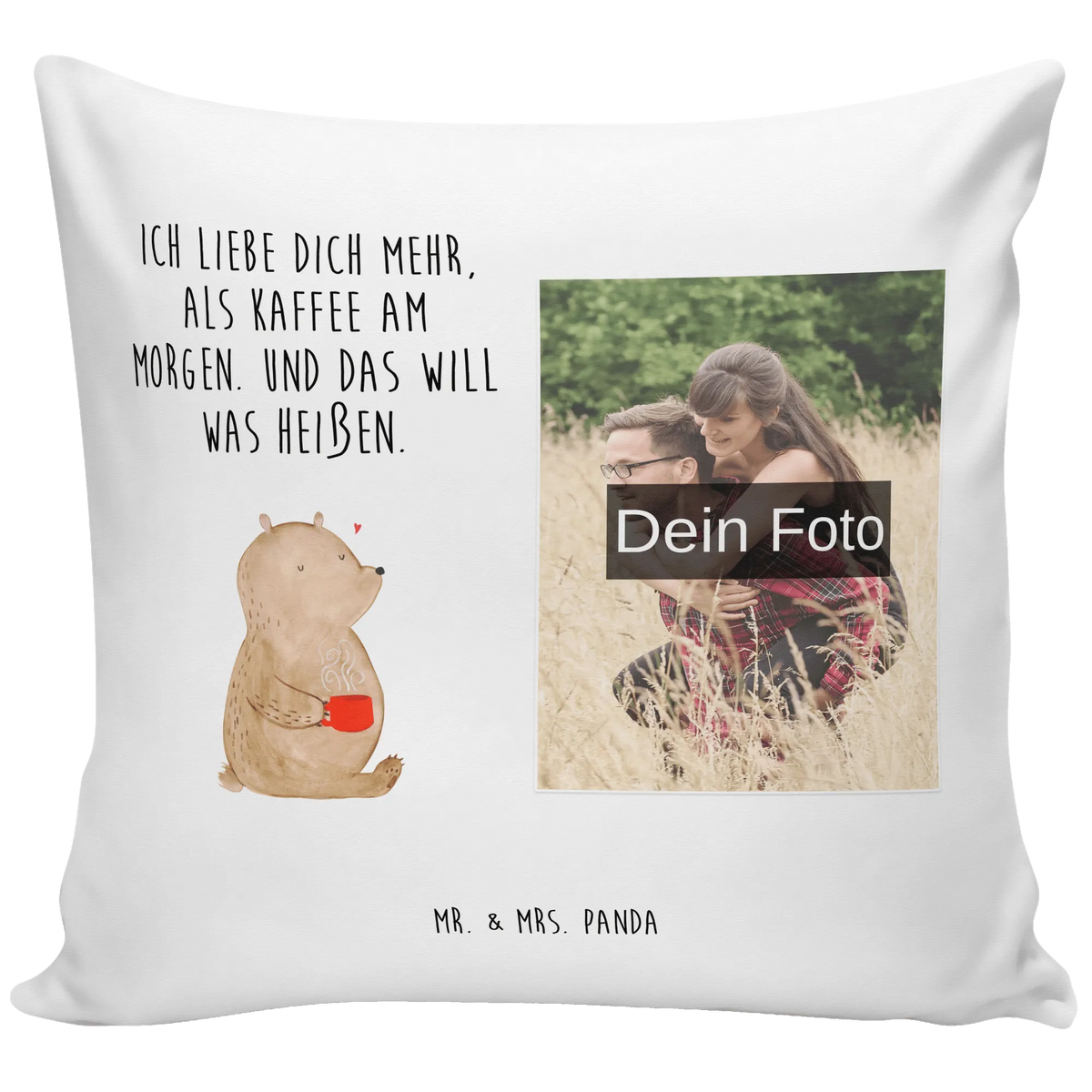 Personalisiertes Foto Kissen Bär Morgenkaffee Kuschelkissen Mit Foto, Kopfkissen bedrucken Foto, Kissen mit eigenem Foto, Kissen mit Foto bedrucken, Kissen mit Fotodruck, Fotokissen gestalten, Kissen mit Bild, Kissen mit Foto und Text, Personalisiertes Kissen Foto, Kissen Foto bedrucken, Foto Kuschelkissen, Fotokissen bedrucken, Fotokissen, Bild auf Kissen, Foto Kopfkissen, Foto Kissen selbst gestalten, Individuelles Fotokissen, Fotogeschenk Kissen, Foto auf Kissen, Kissen mit Bild bedrucken, Kissen mit Foto, Personalisierte Kissen mit Foto, Personalisiertes Foto Kissen, Geschenk Kissen mit Foto, Freund, Liebe, Liebesgeschenk, Jahrestag, Verlobung, Partner, Ehemann, Ehefrau, Heiraten, Heiratsantrag, Hocheitstag, Freundin, Geschenk für Partner, Geschenk für Freundin, Geschenk für Frauen, Liebesbeweis, Hochzeitstag, für Ehemann, Mitbringsel, für Männer, Valentinstag